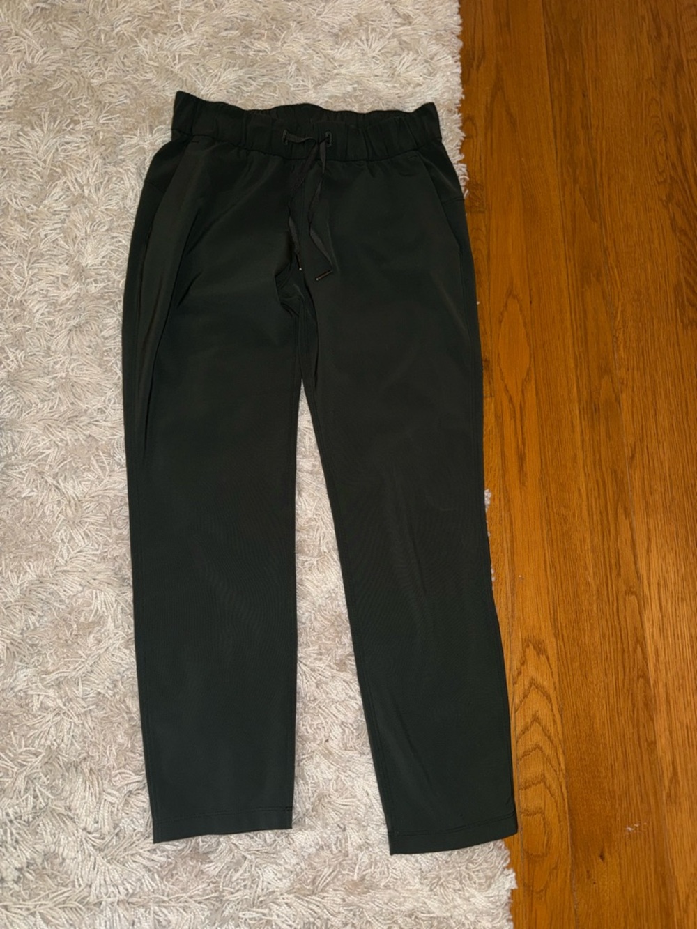 LULULEMON ON THE FLY PANTS SIZE 6